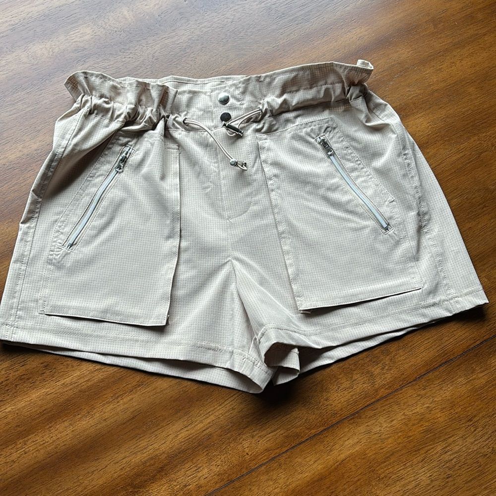 Te Verde Tan Women's Khaki Shorts